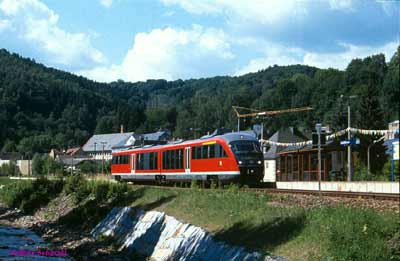 Der Triebwagen hat Glash&uuml;tte erreicht