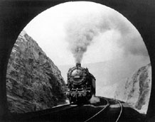 84 002 zu Beginn der 50er Jahre vor dem Tunnel vor Schwarzenberg aus Richtung Johanngeorgenstadt kommend